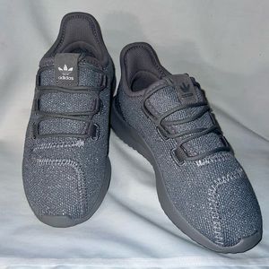 (SOLD)Adidas Tubular Shadow Grey Three/silver Metallic Little Girls Size 12